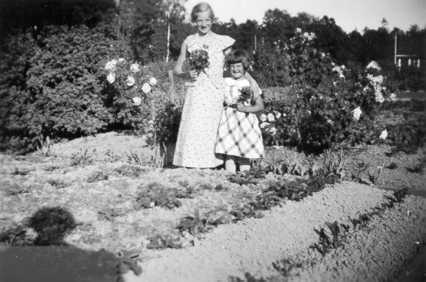 Märta och Elsy Broman