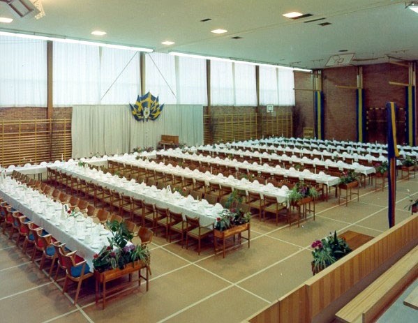 Dukat i Frösängsskolans sporthall