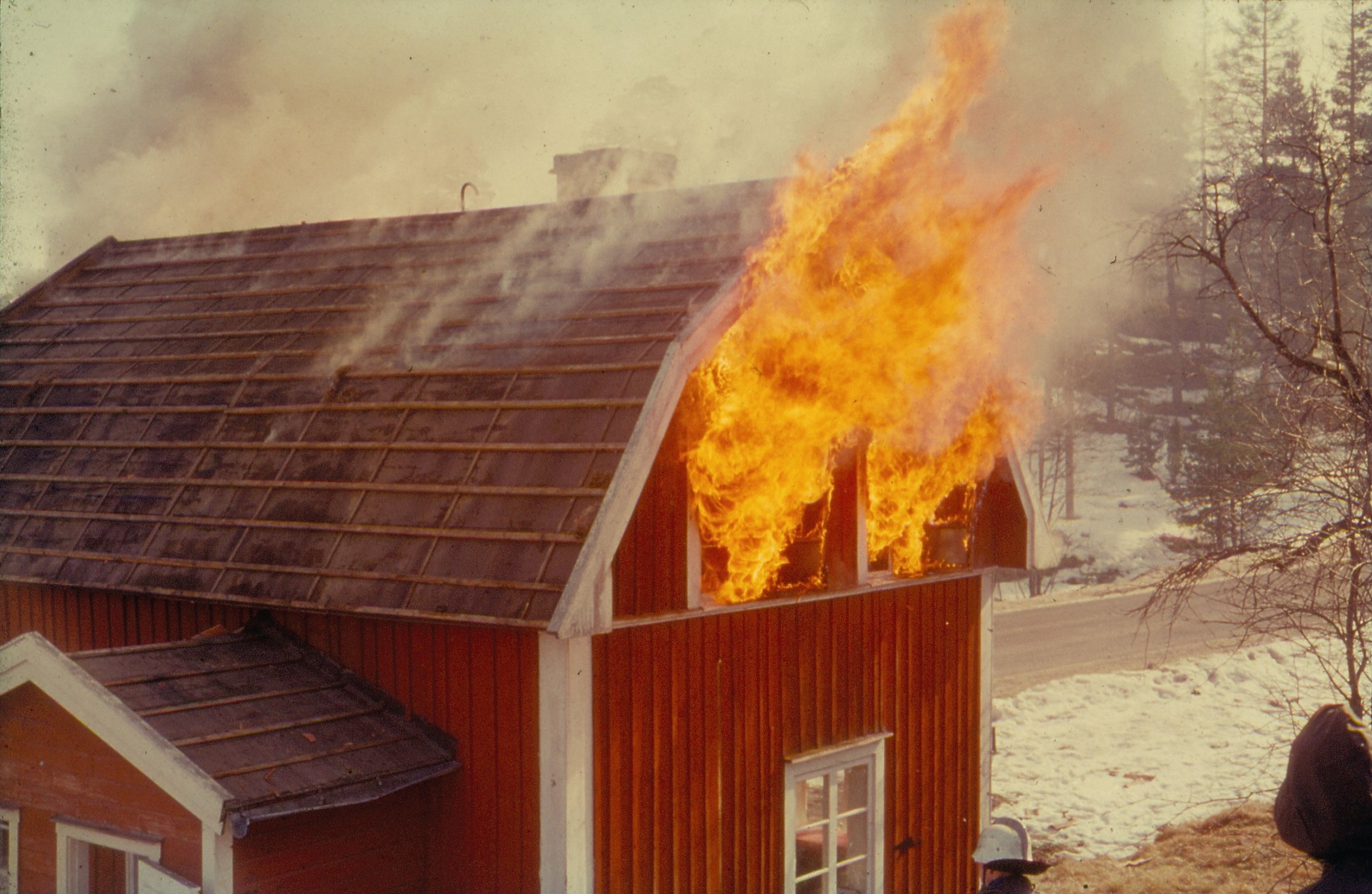 Brand vid rivning av hus