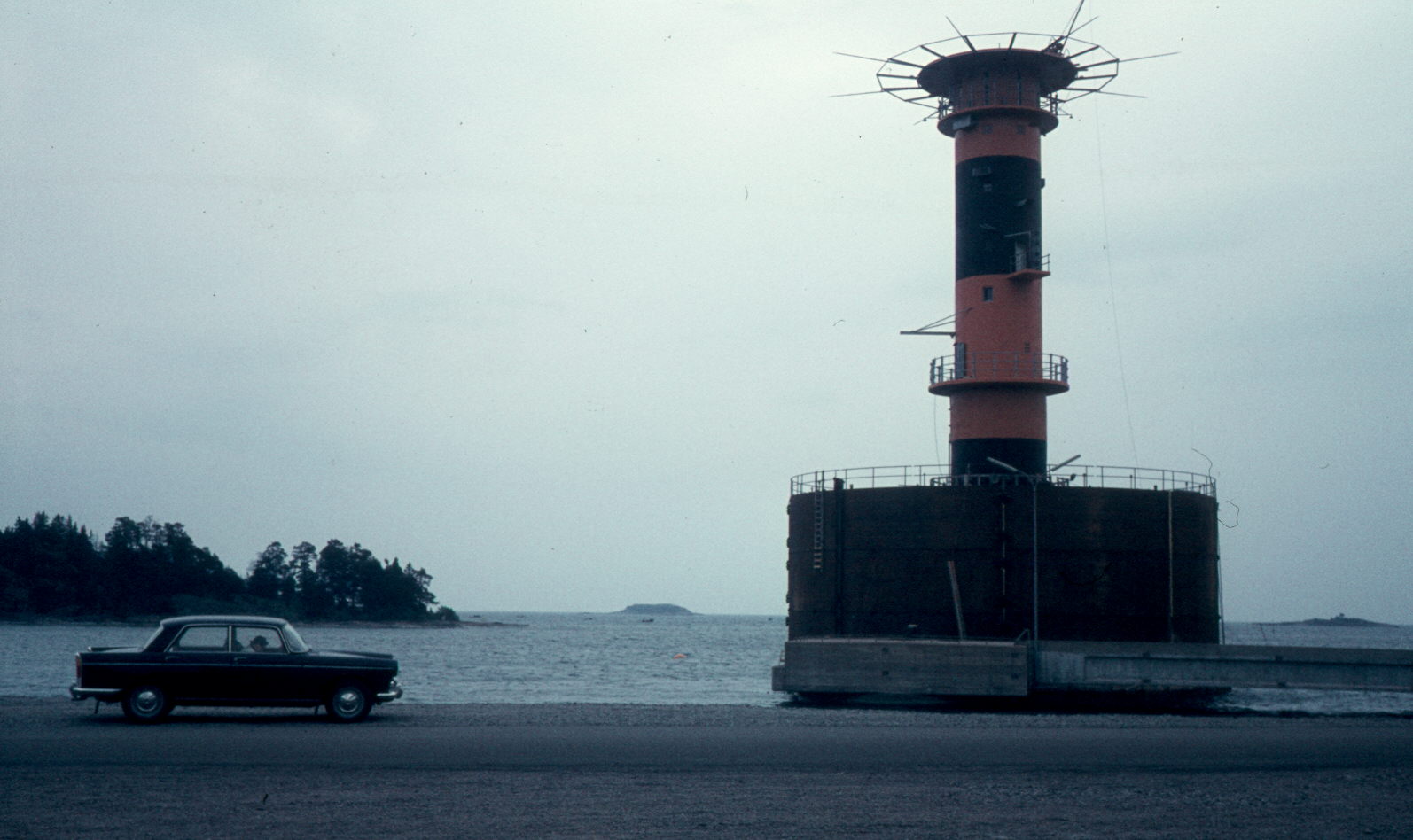 Fyren Gustaf Dahlén vid hamnen